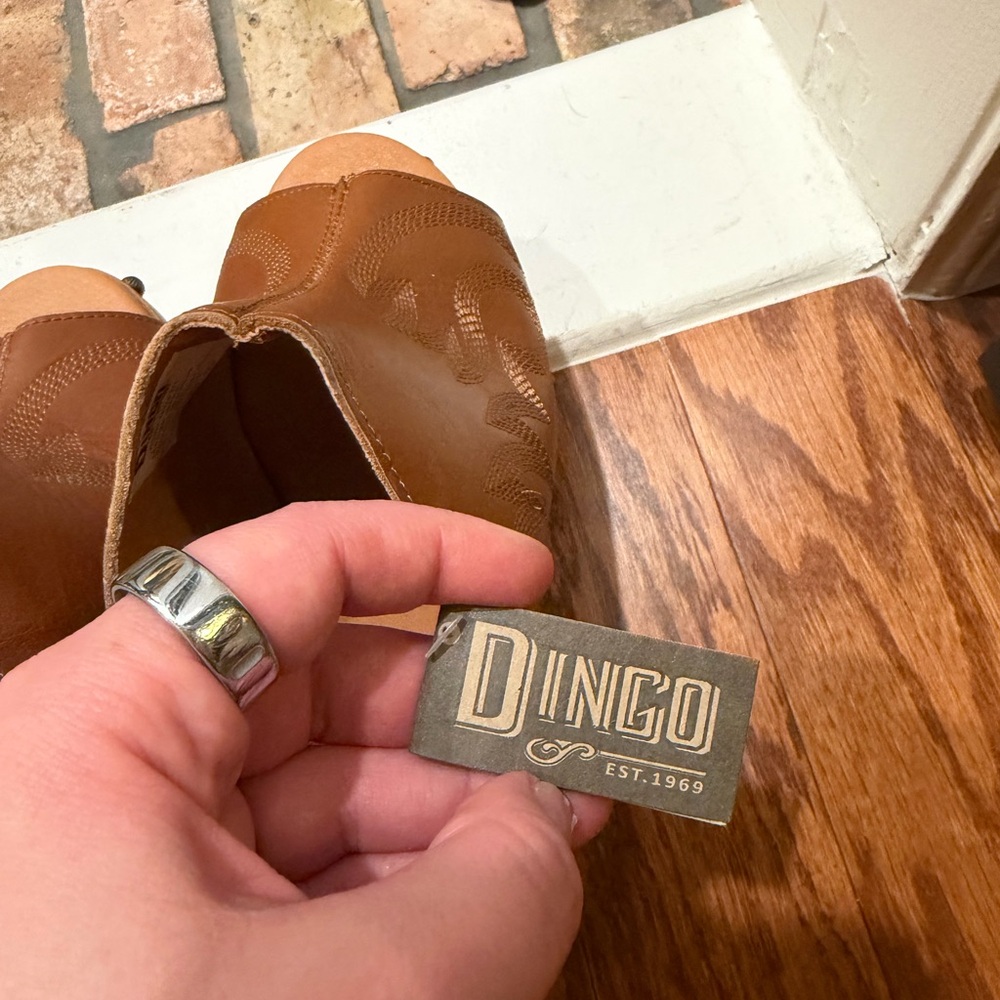 DINGO free spirit Studded Tan Platform Heels clogs new with tag- only tried on - Picture 5 of 6